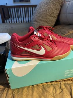 Nike Gato SB Red Supreme Size 6