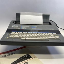 Smith Corona SD700 Spell Right Dictionary Memory Electronic Typewriter w/ Cover