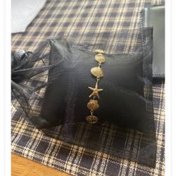 Beautiful 14 karat gold 7  1/4.   bracelet