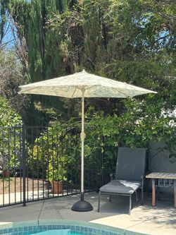 8ft Patio Umbrella with Heavy Weighted Base – Palm Print