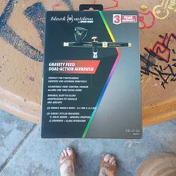 Black Widow  Gravity Feded Daul Action Airbrush