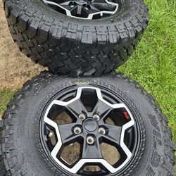Jeep wrangler or. Gladiator wheels set 4 good