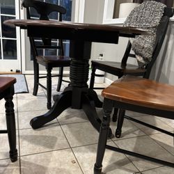 Kitchen Table and chairs (4)