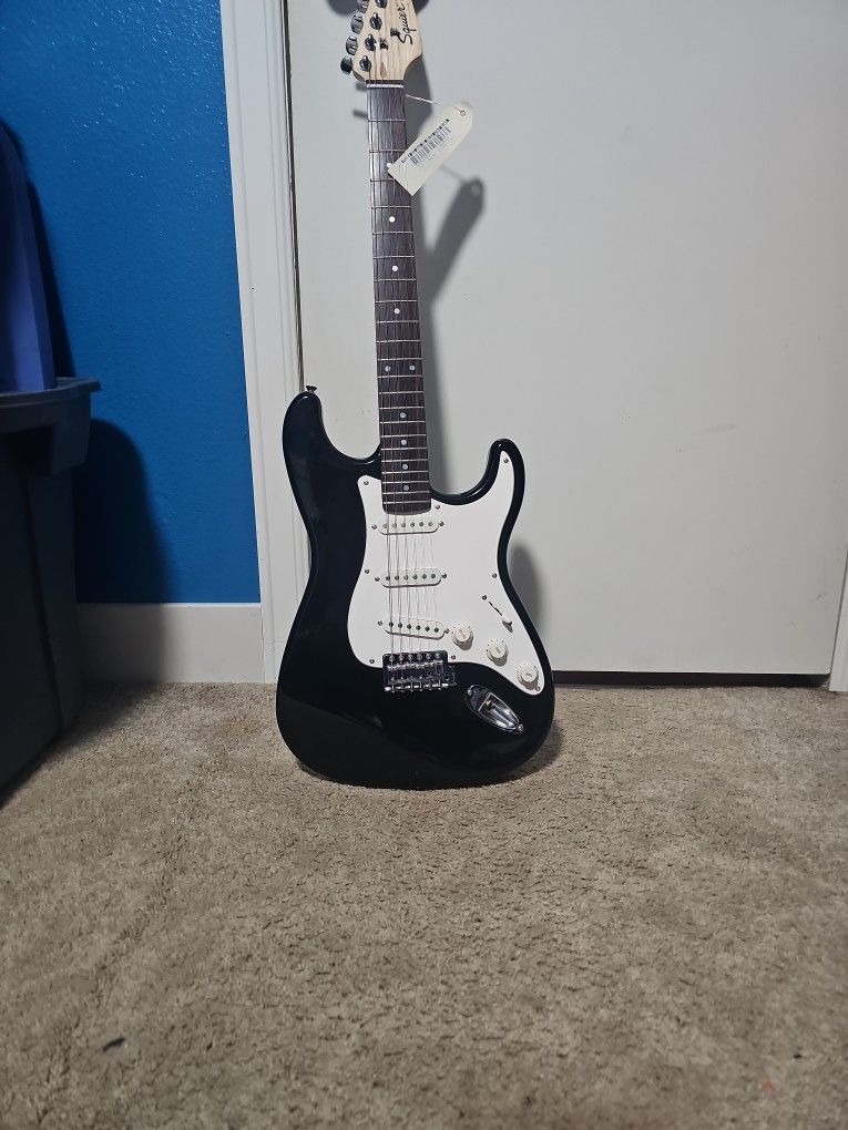 FENDER Squier Strat *NWT*