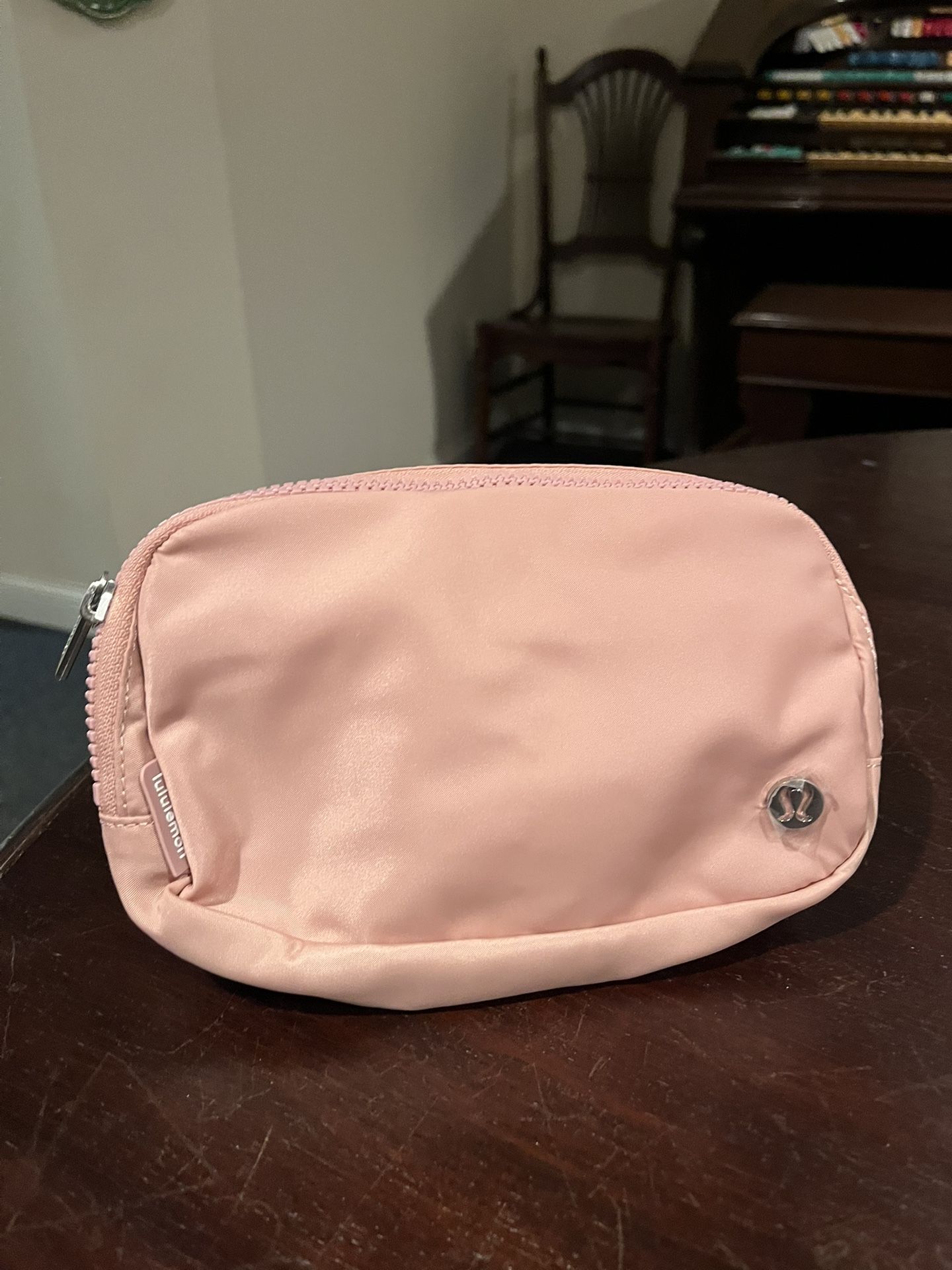 NWT LuLuLemon Everywhere Belt Bag Discontinued Pastel Pink Color