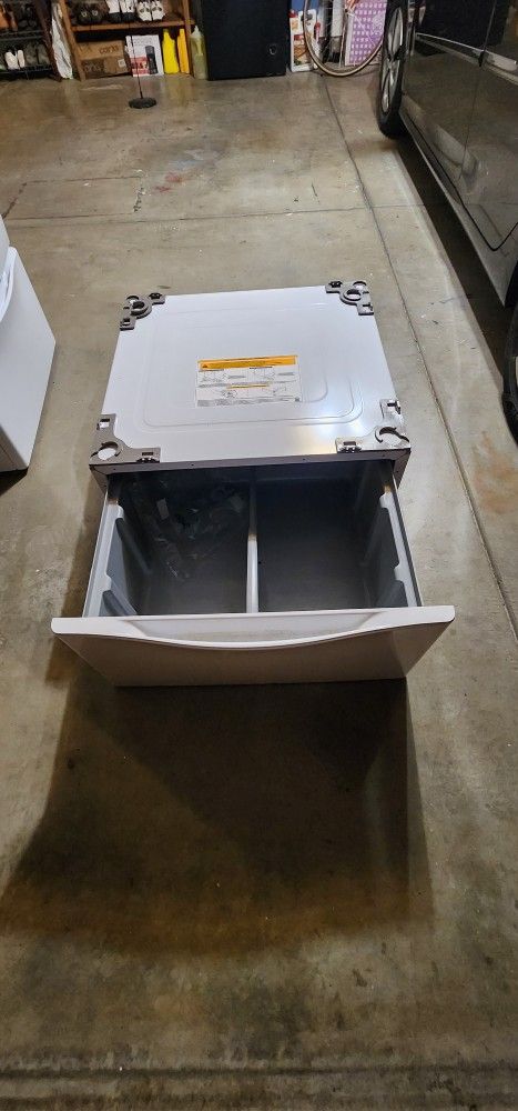 LG  27 “ Washer/Dryer Pedestal