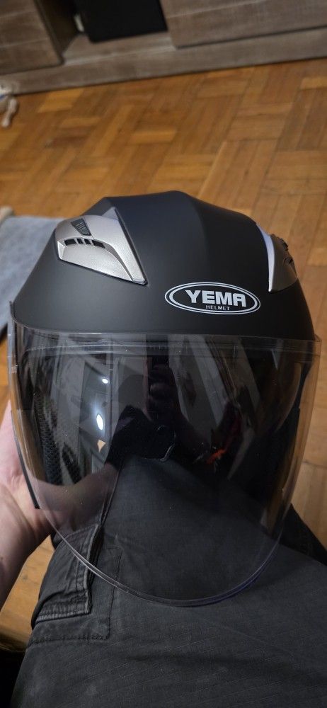Bicycle helmet