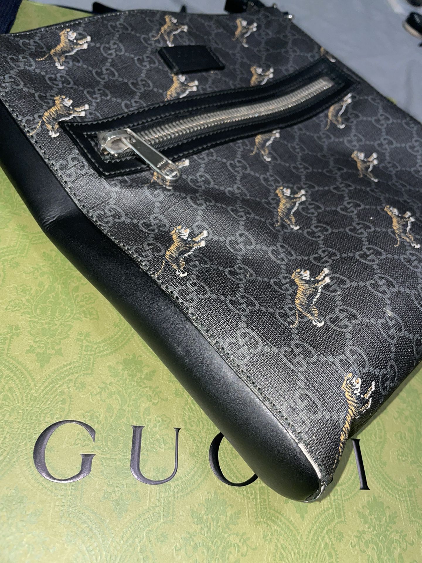Mens Large Gucci Messenger Bag for Sale in Orlando, FL - OfferUp