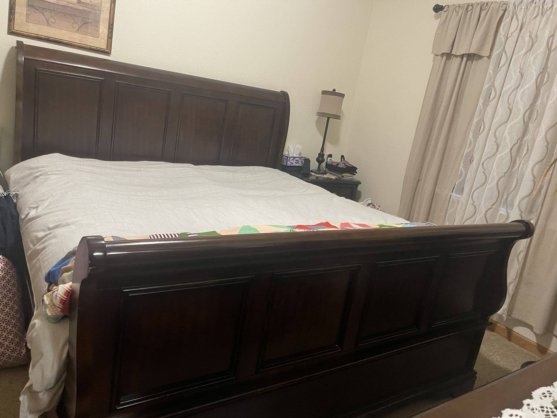 6 Piece Bedroom Set. King.
