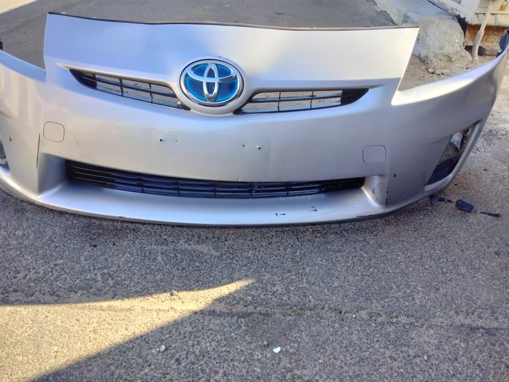 2010-2014 Toyota Prius Hybrid Front Bumper With Grill And Emblem And Fog Light With Accessories OEM.