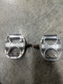Pedales de aluminio para bicicleta $5