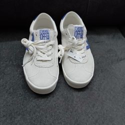 Vans Womans Size  5.0  NEW!