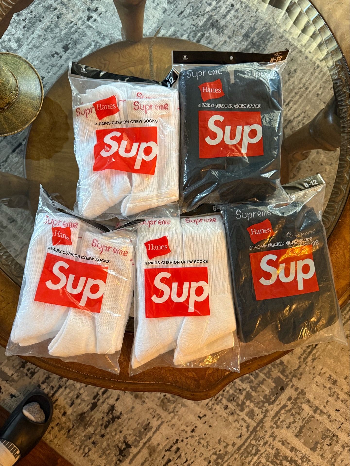 Supreme Hanes Crew socks (4pack)