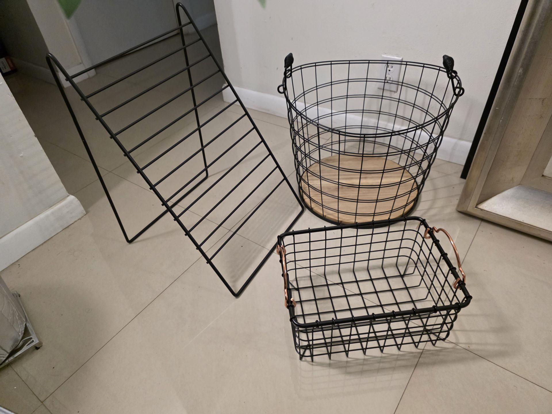 New Large Round Metal Wire Basket, a versatile storage solution, 18'x14".+1 small metal + other the metal