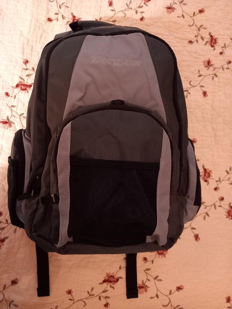 TARGUS Large Multipocket Laptop Backpack. NEW NEVER USED