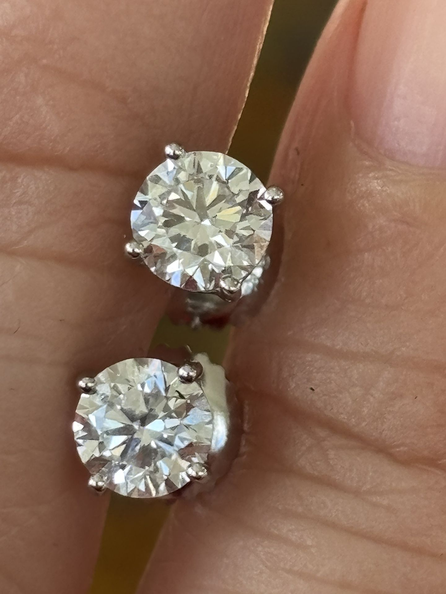 18K Diamond Earring