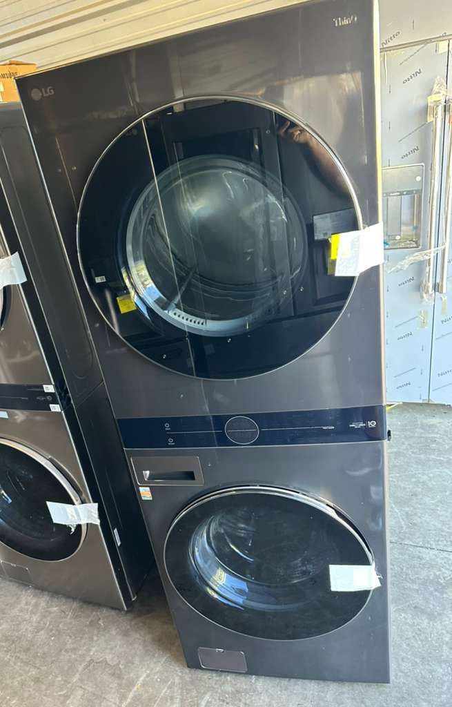 New LG WashTower™ 4.5 cu. ft. Washer and 7.4 cu. ft. Electric Dryer - Black Steel