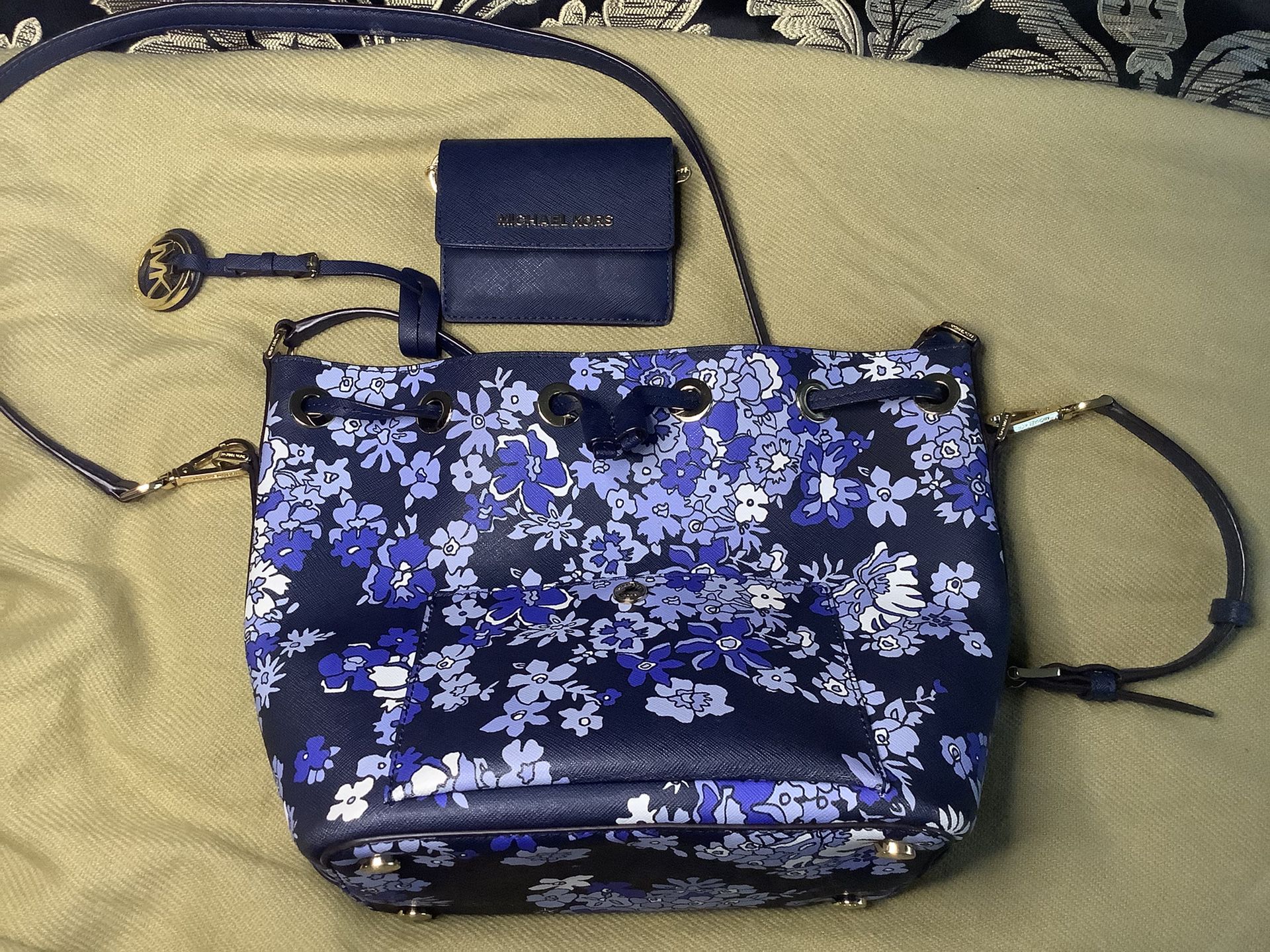 Blue Michael Kors Bucket Purse With Wallet And Black Bag With Make Up Bag