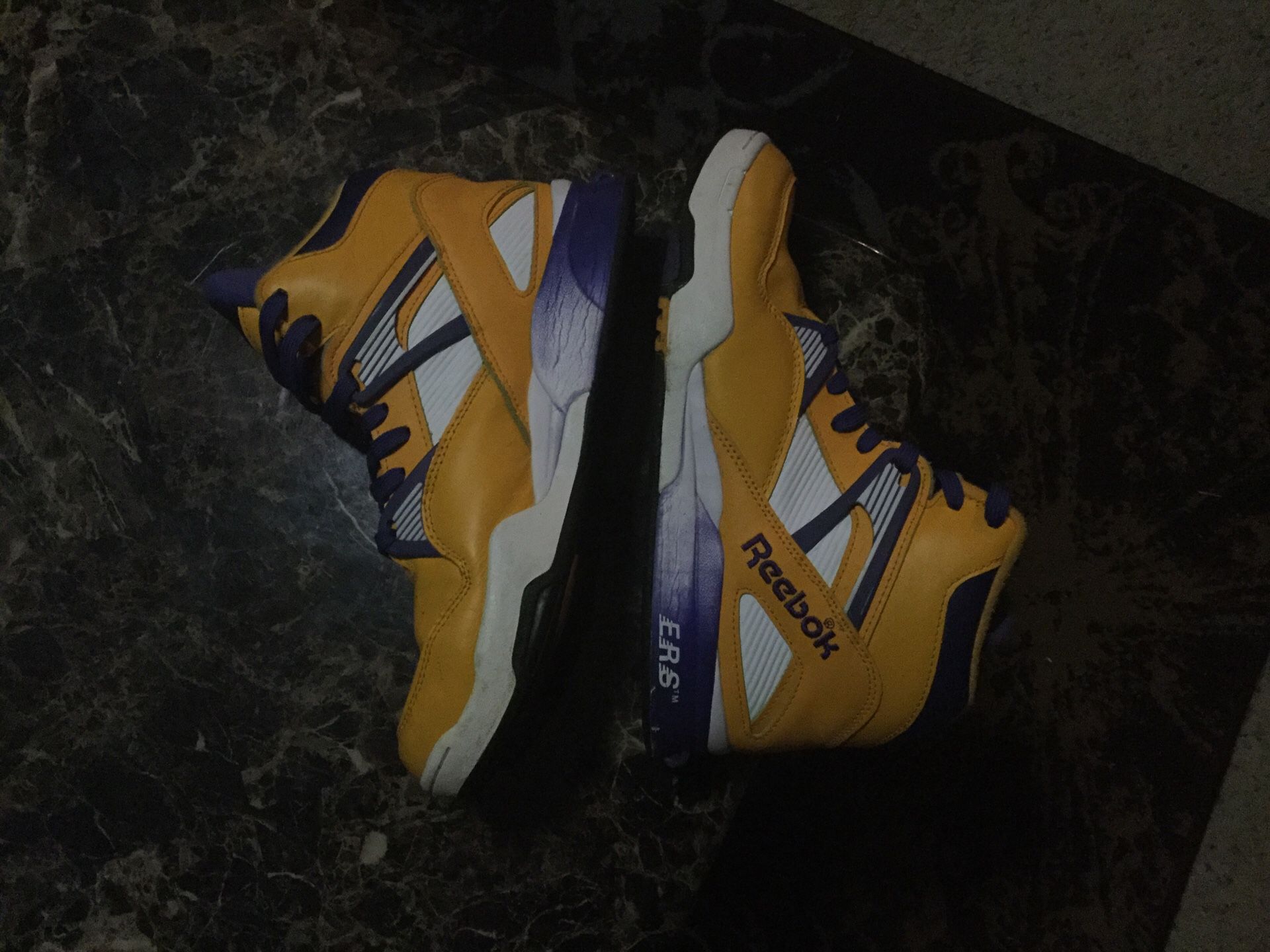 Reebok Omni Zone Pump Lakers Mens 8 1/2 classics