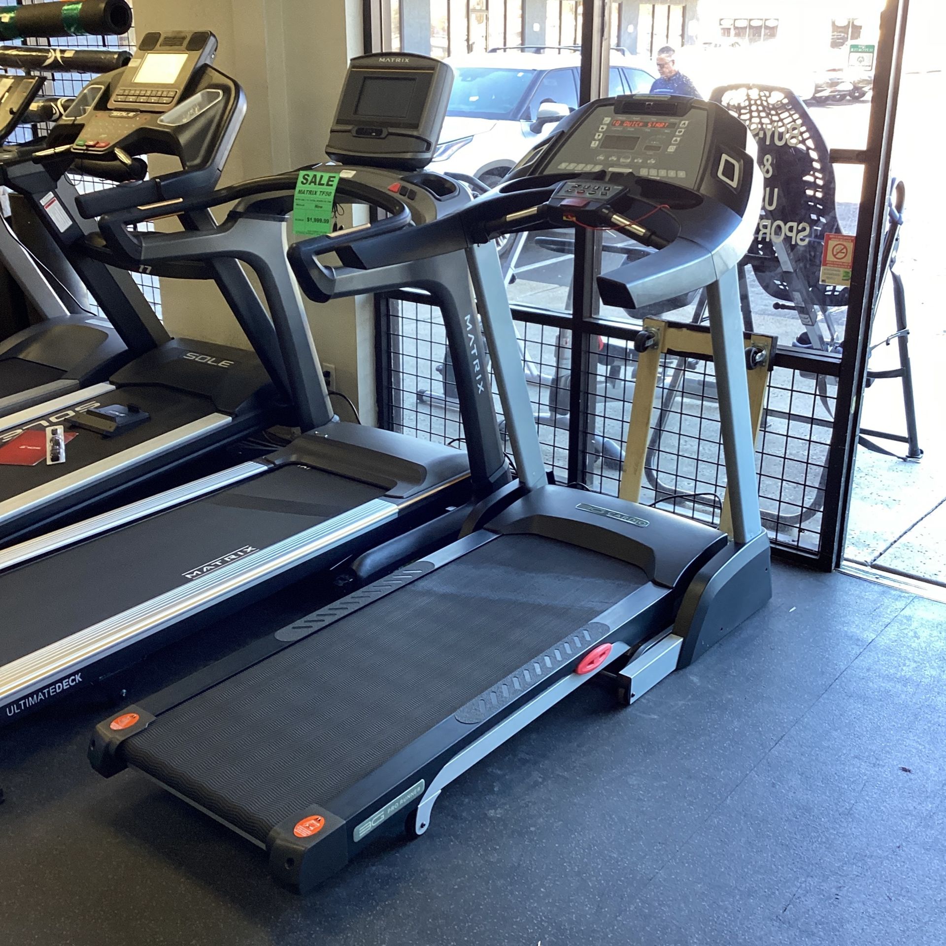 3G Cardio Pro Runner Heavy Duty Folding Treadmill Like New 60 Day Warranty Included