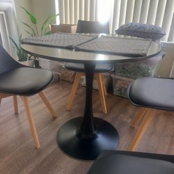 Table With 4 Chairs 
