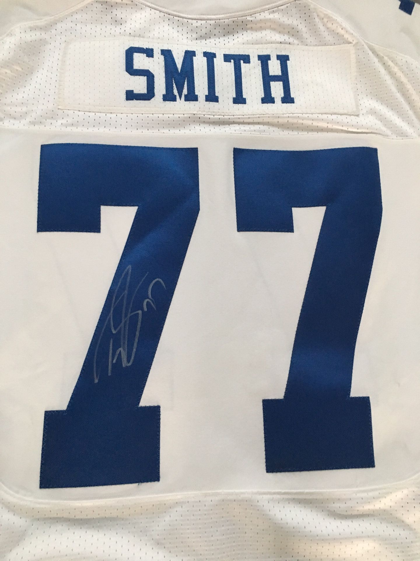 Tyron Smith autographed jersey