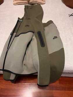 Nike Tech 3 Sets. Kids Large. Good condition.