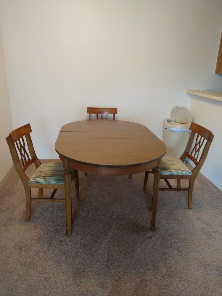 Kitchen table & 3 matching chairs
