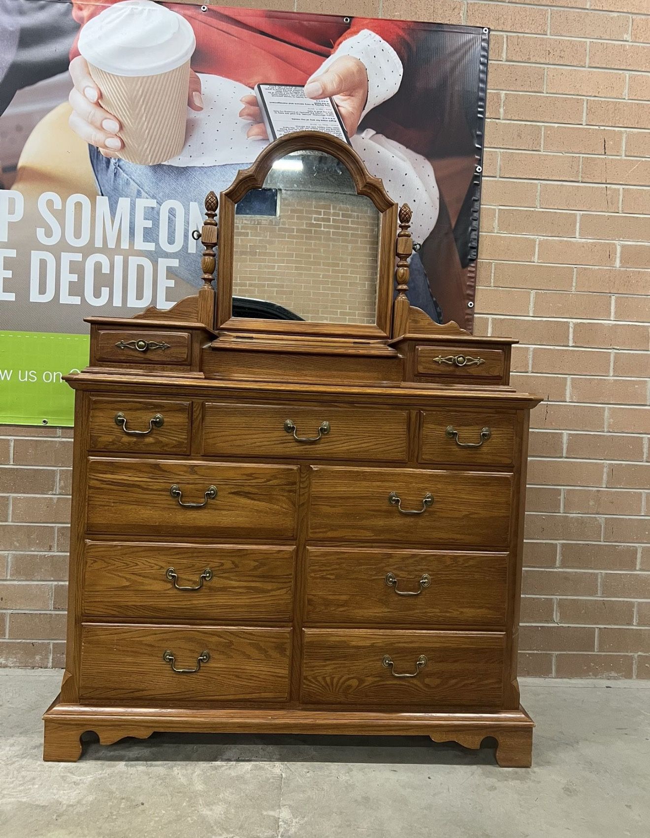 Thomasville wooden Dresser w/Mirror
