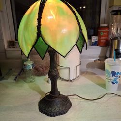  BEAUTIFUL VINTAGE  SLAG SWIRLED  MARBLEIZED TABLE LAMP  GREAT CONDITION 