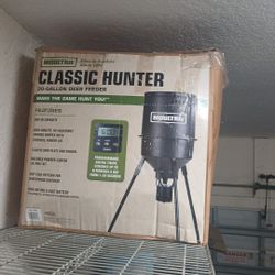Moultrie 30 gallon automatic deer feeder