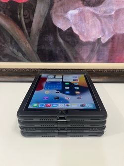 Apple iPad Air 2nd Gen Black A1566 32GB Tablet 9.7” iOS 15.8.4 - $69 Each