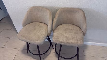 2 Barstools