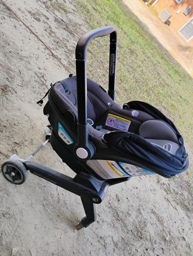 Evenflo Dual Ride Carseat And stroller 