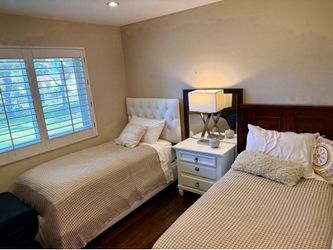 2 Twin beds with mattresses and bedding