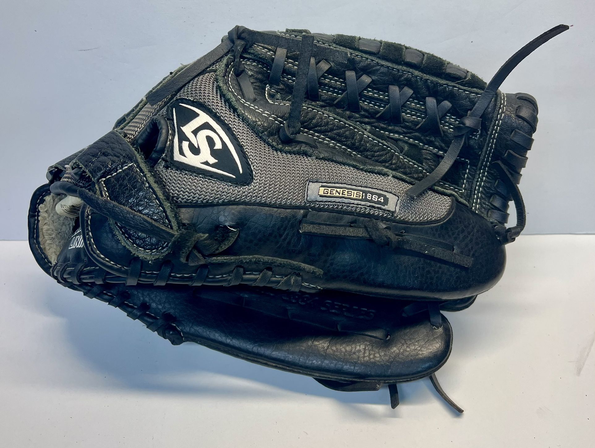 Louisville Slugger baseball mitt, 13 1/2”