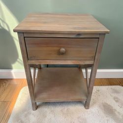 Rustic Solid Wooden Single Drawer End Table Night Stand! Great condition 16x14x22in