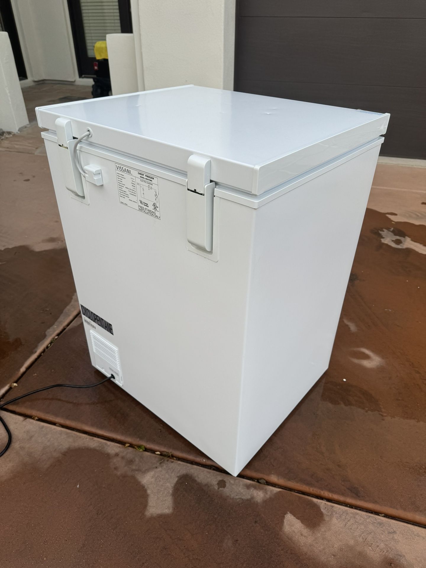 Vissani 5 CuFt Chest Deep Freezer for Sale in Chandler,
