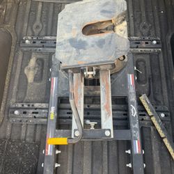 Pullrite Super Glide Fifth Wheel