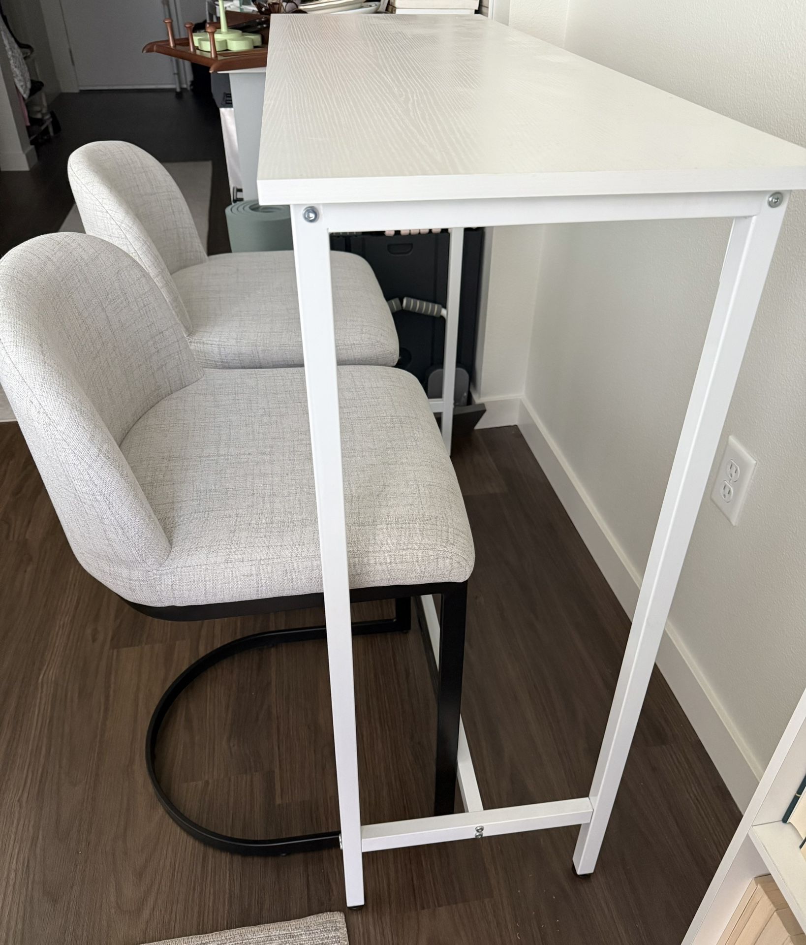Bar Stools And Table