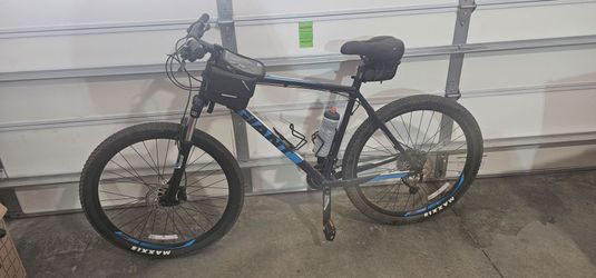 2017 Talon 2 XL blue mountain bike disc breaks great condition