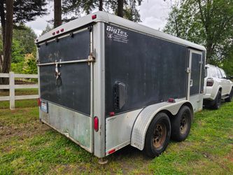 Dual Axles Enclosed Trailer with Ramp and Title