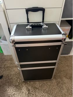 Rolling makeup case