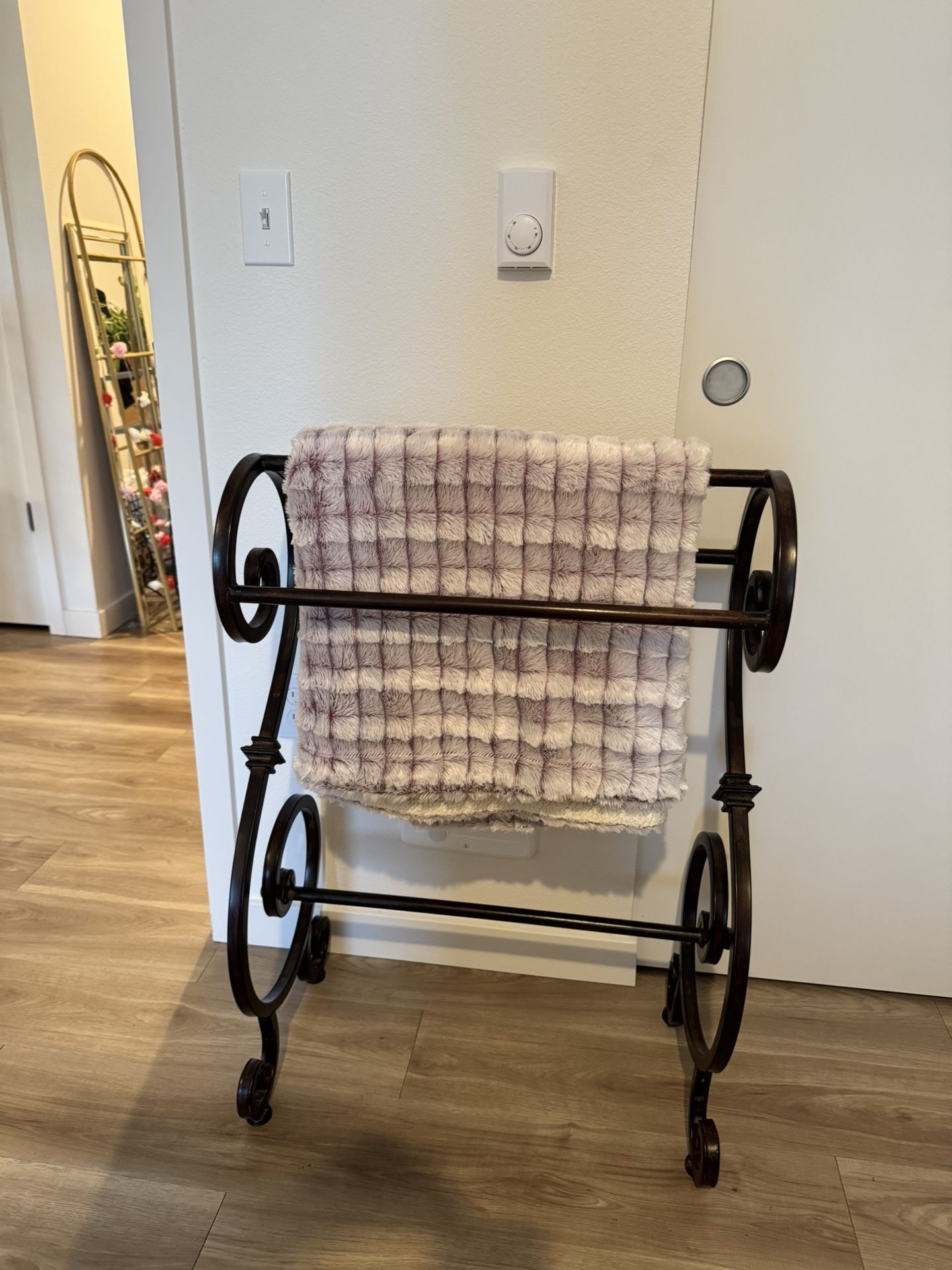 Blanket Rack 