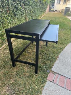 Free desk with keyboard tray