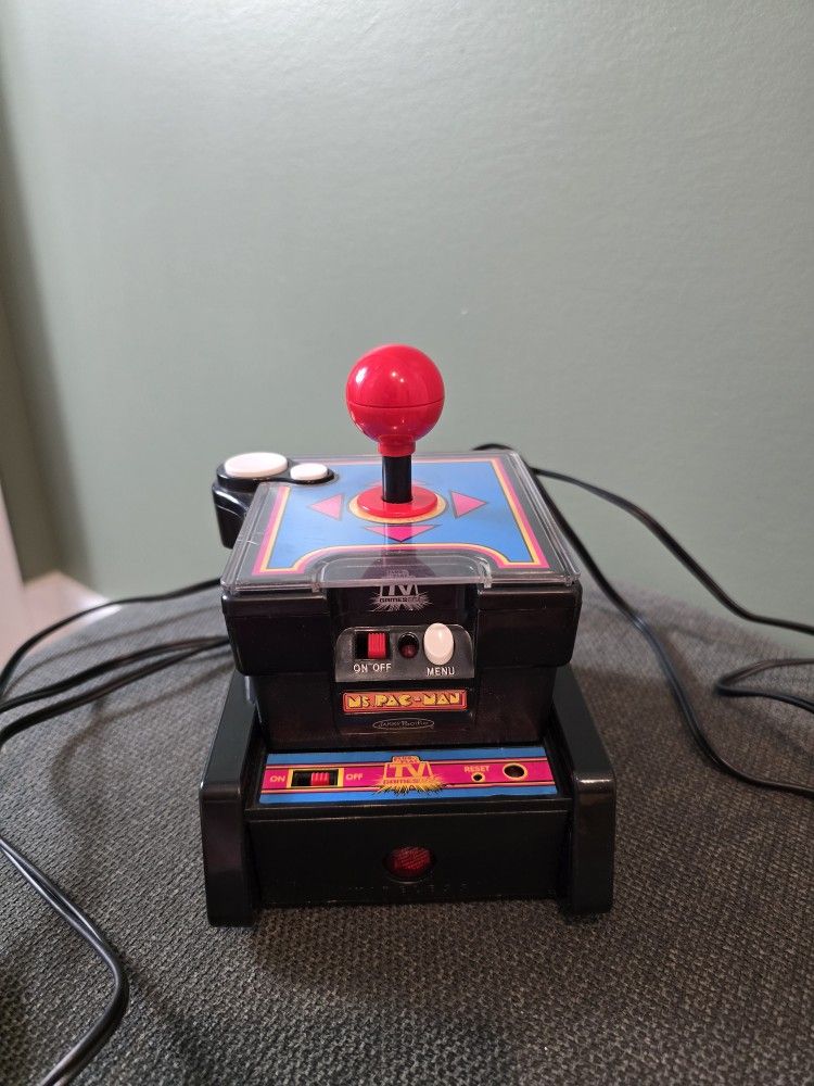 Ms Pac-Man Plug and Play Wireless TV Arcade 7 In 1 Game Namco Jakks Pacific 2004