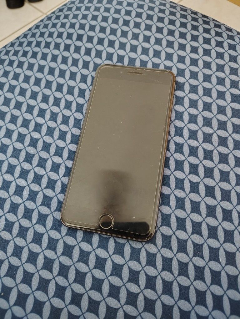 iPhone 8 Plus (256GB/Unlocked)
