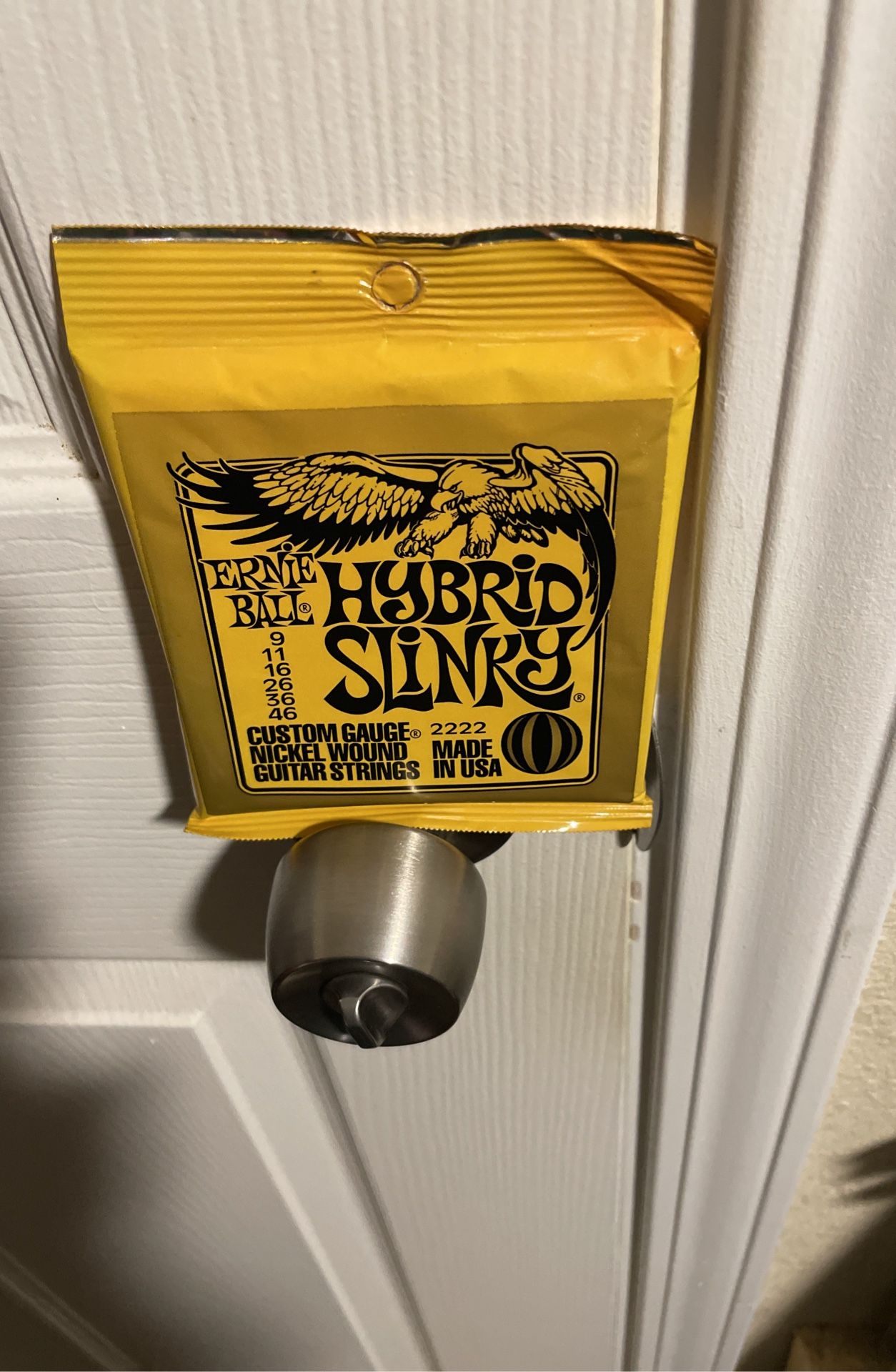 Ernie Ball Hybrid Slinky Custom Gauge Nickel Wound Guitar String.
