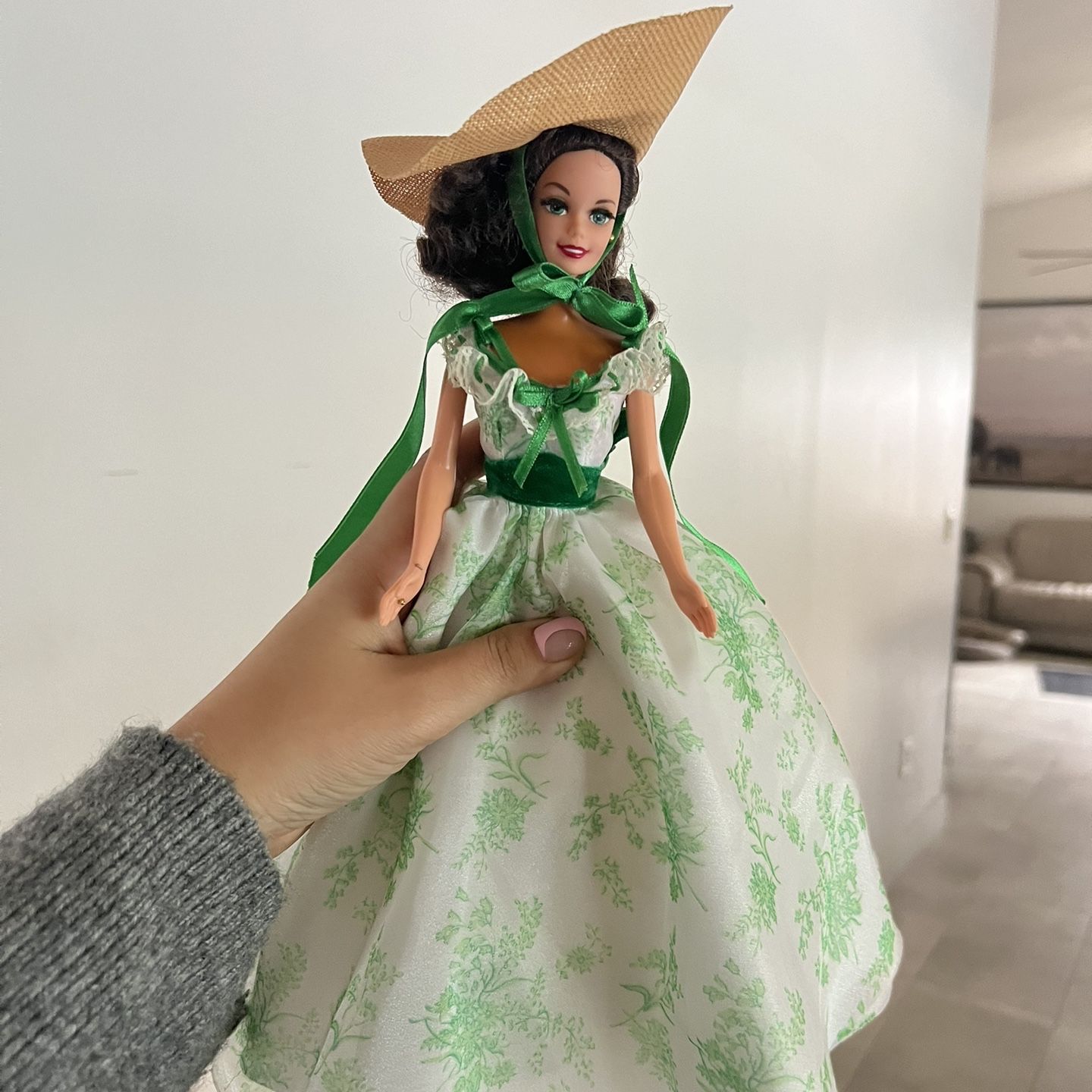 scarlett o'hara barbie green dress Story of the Old South : Gone With The Wind Scarlett O'Hara Barbie.  Barbecue at the Twelve Oaks. I wasn't really fond of Scarlett Barbie but  since I love period costumes on