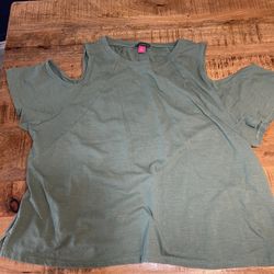 Vince Camuto Cold Shoulder Green Top Size XL